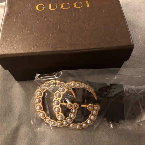 gucci pearl belt outfits
